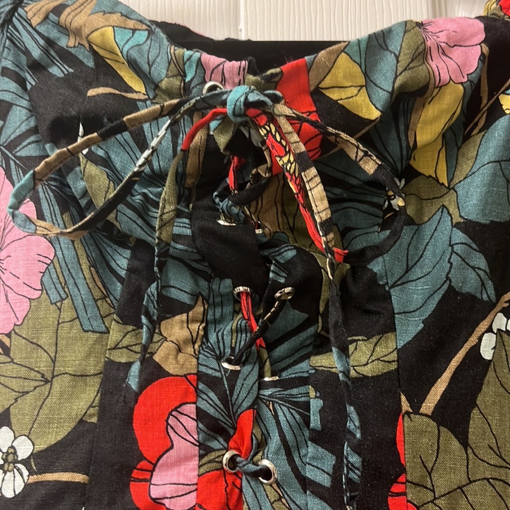 Guess linen Tropical Floral Lace up off the shoulder - Picture 4 of 7